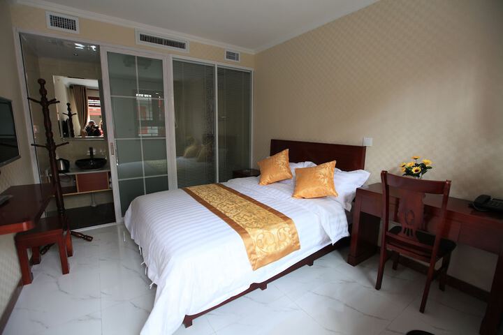 Room 9 of 38
