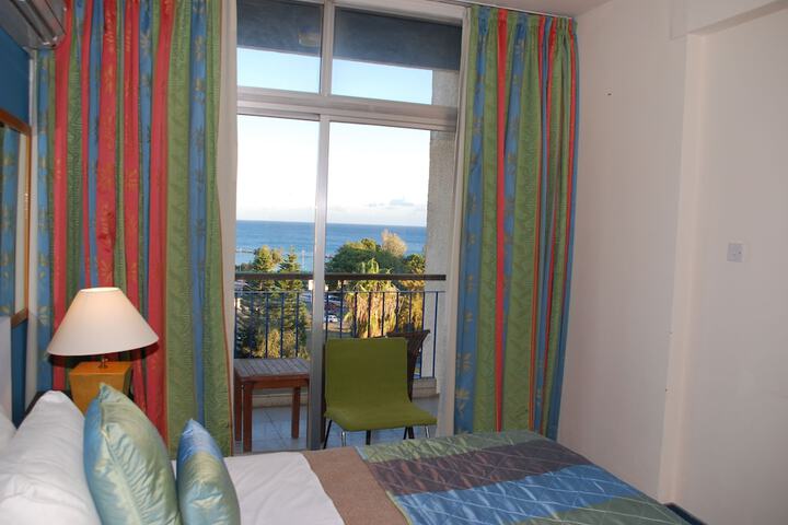 Room 18 of 107