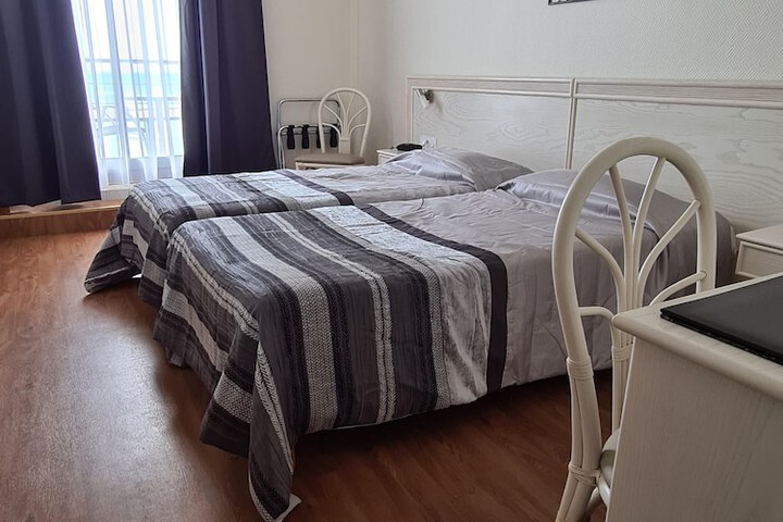 Room 12 of 37
