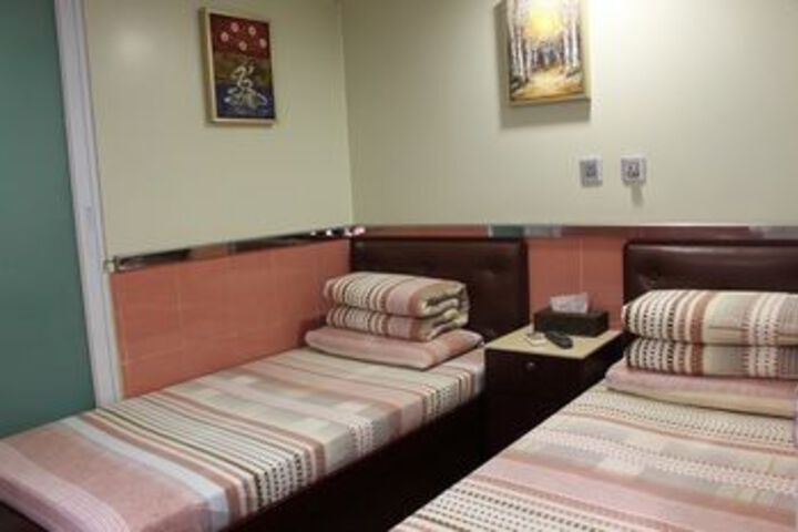 Room 9 of 25