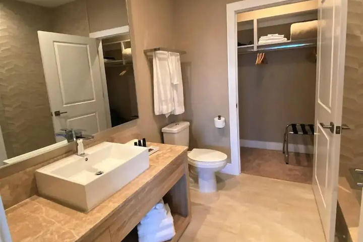 Room 8 of 21