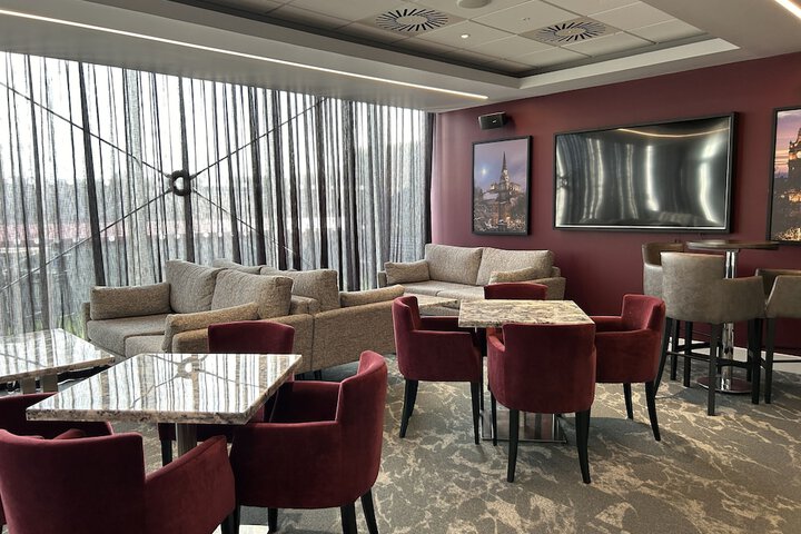 Lounge 19 of 21