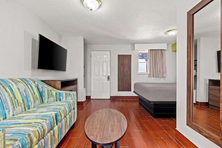 1 King Bed Suite (4 of 44)