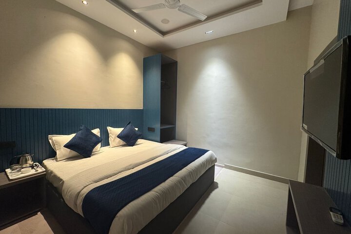 Room 11 of 26