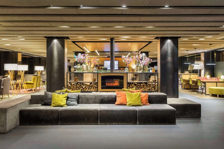 Guest Lobby