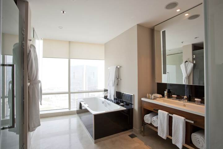 Room 51 of 180