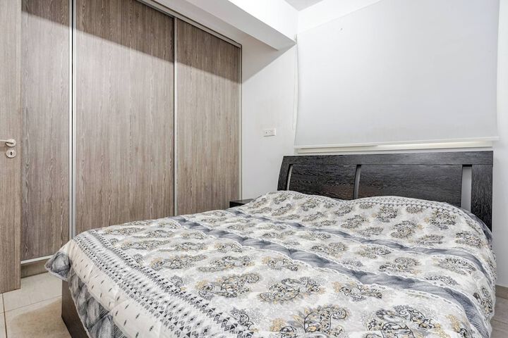 Room 2 of 49