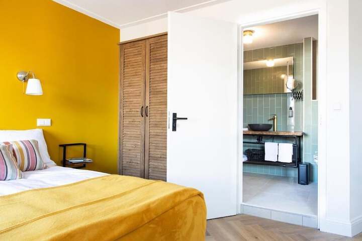 Room 8 of 40