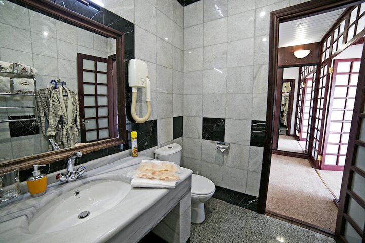 Room 16 of 37