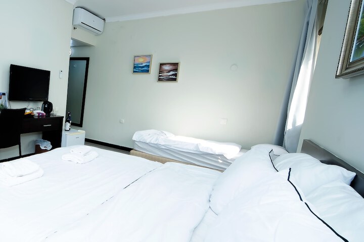 Room 27 of 123