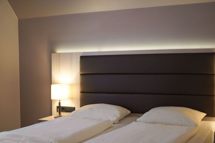 Room 8 of 92