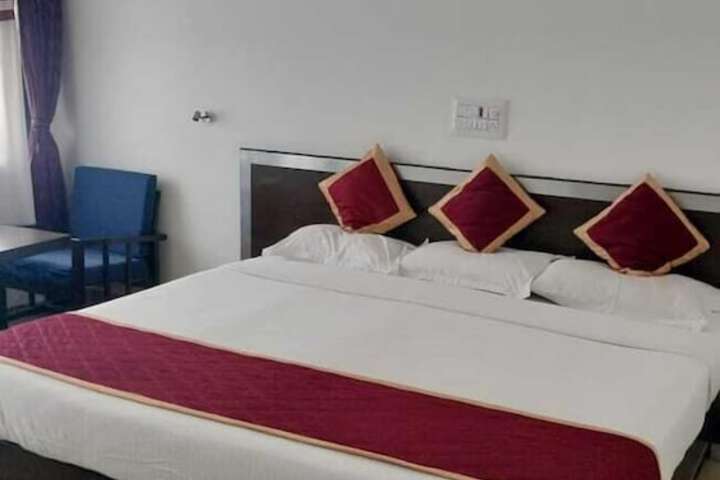 Room 17 of 28