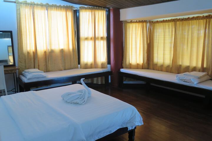 Room 10 of 17