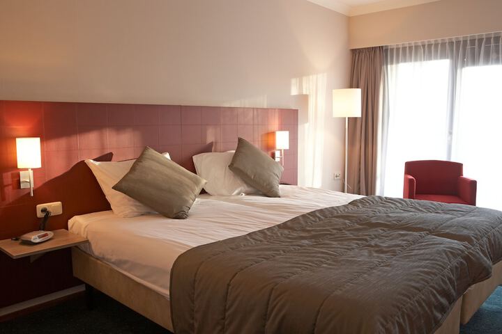 Room 4 of 38