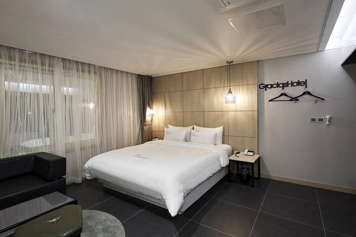 Room 26 of 110
