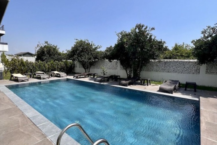 Pool 4 of 8