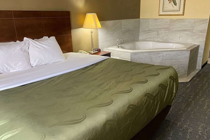 1 King Bed (15 of 20)