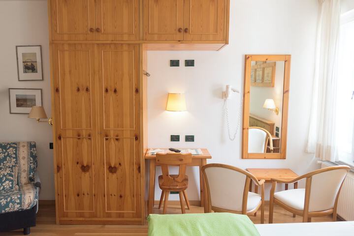 Room 14 of 61