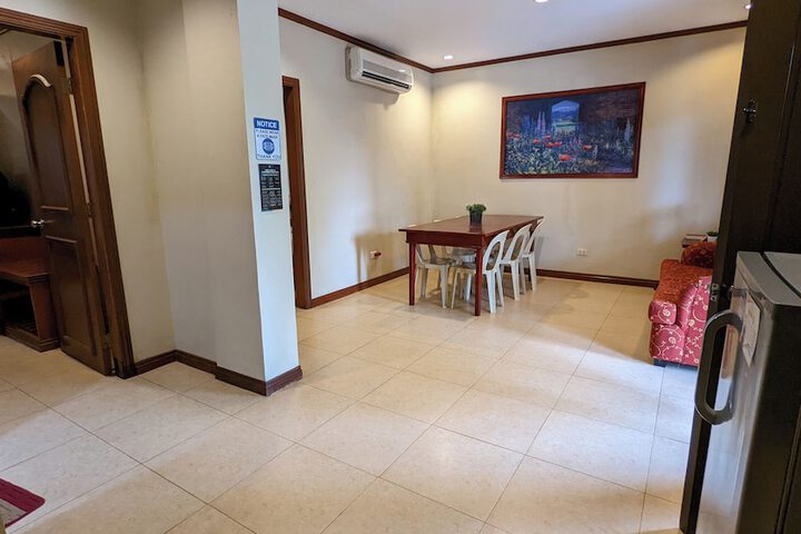Room 53 of 199