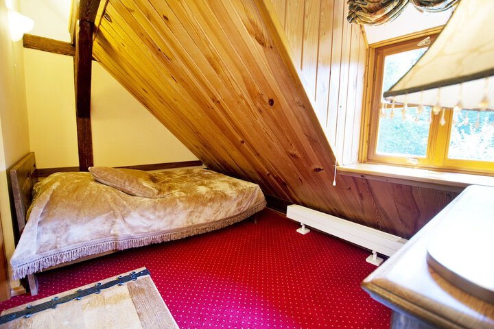 Room 13 of 205