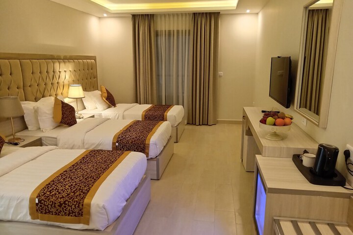 Room 30 of 235
