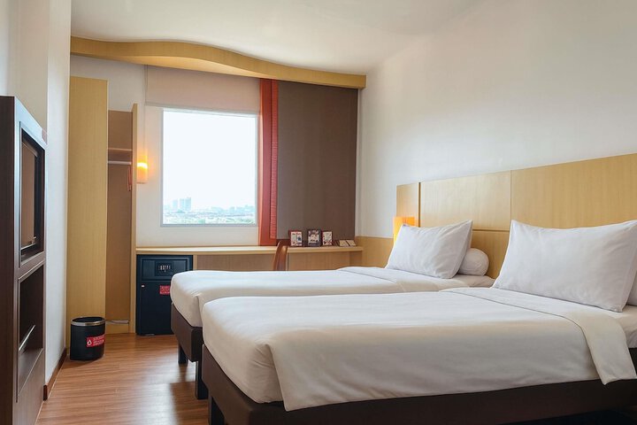 Room 8 of 35