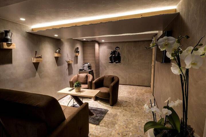 Room 10 of 31