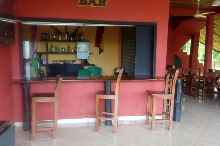 Lounge 34 of 49