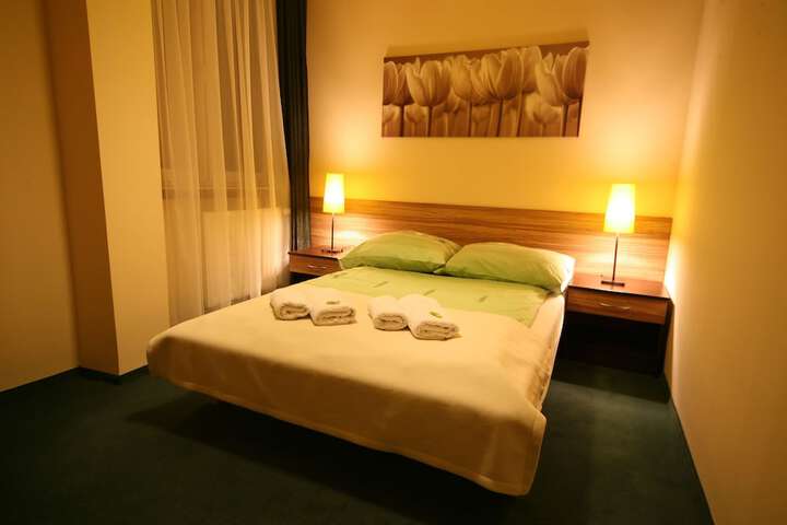 Room 6 of 38
