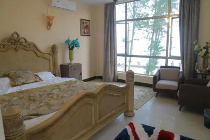 Room 4 of 5