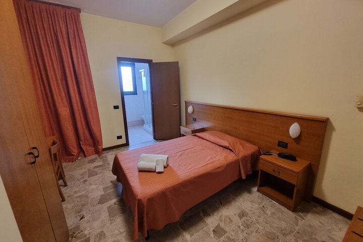 Room 9 of 29