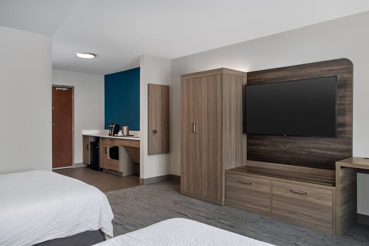 2 Queen Beds (8 of 11)