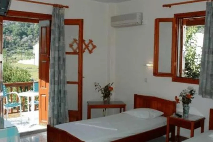 Room 5 of 11
