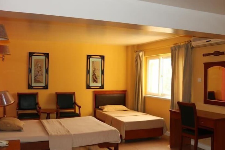 Room 6 of 16