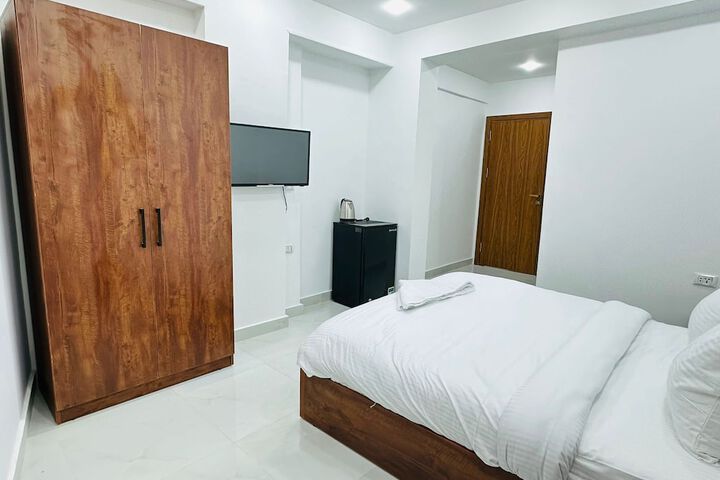 Room 5 of 48