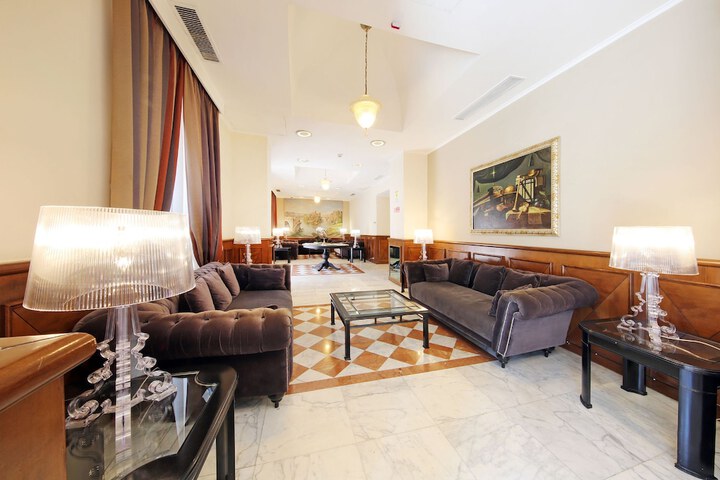 Entrance & Lobby