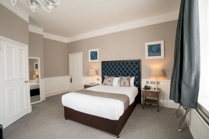 Room 5 of 32