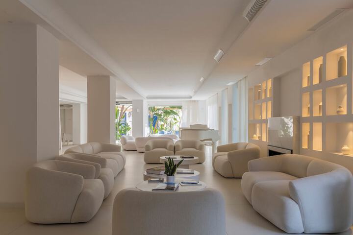 Hotel Interior 2 of 115