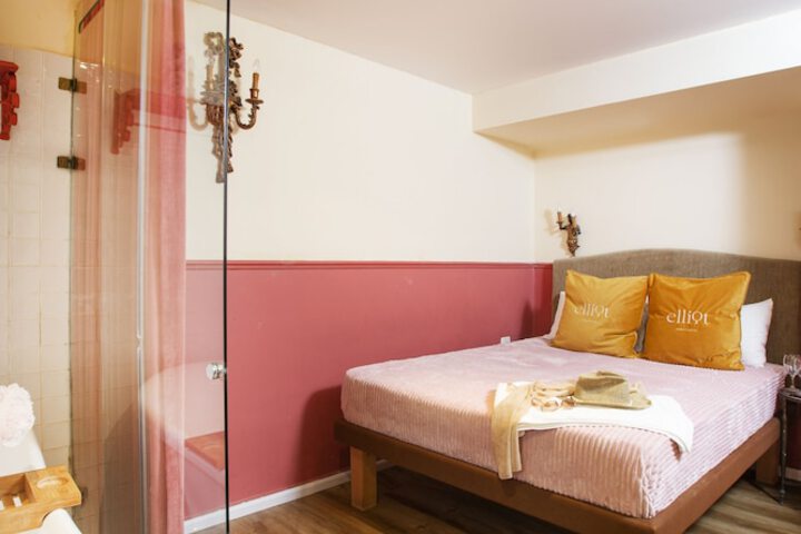 Room 27 of 61
