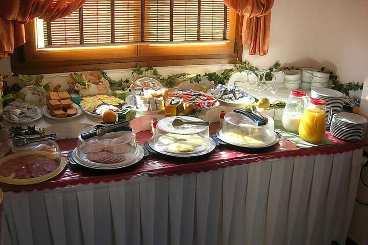Dining 16 of 22