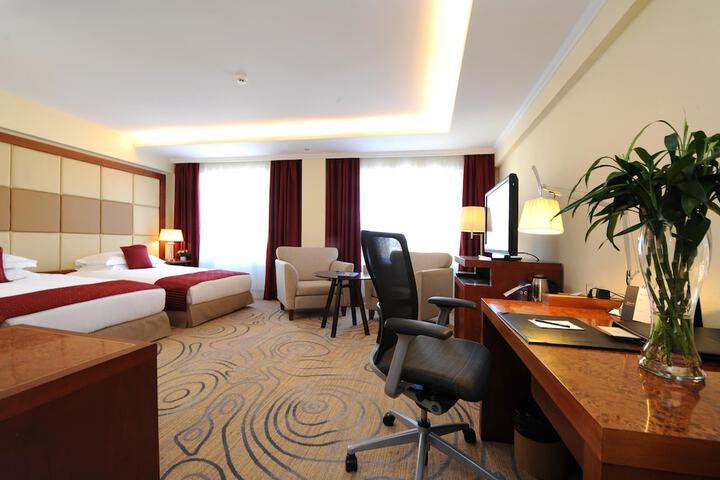 Room 38 of 325