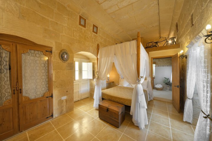 Room 4 of 31