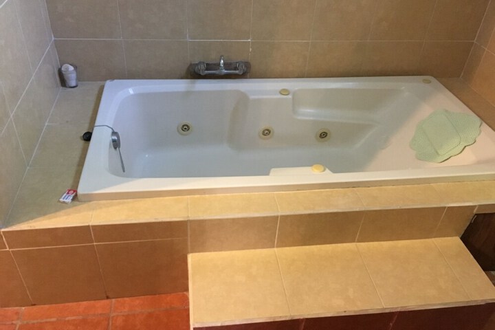 Hot Tub 44 of 106