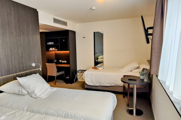 Room 36 of 75