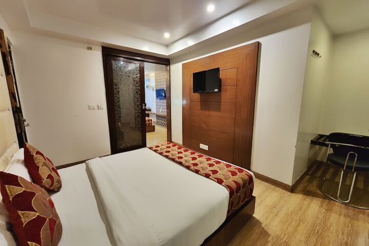Room 83 of 174