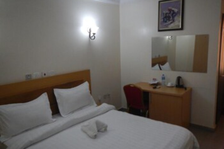 Room 30 of 34