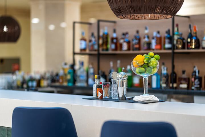 Lounge 92 of 108