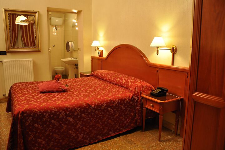 Room 4 of 24