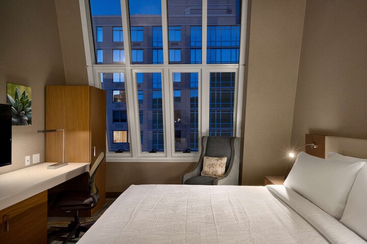 1 King Bed (6 of 17)