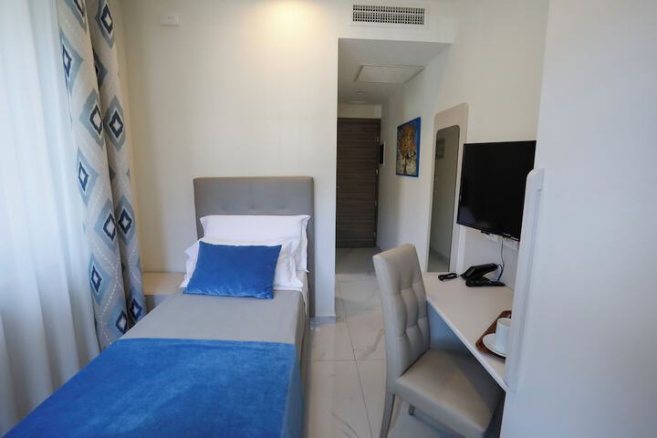 Room 4 of 55